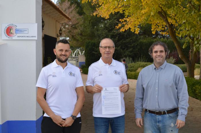 El Ayuntamiento de Mota y el Club Deportivo El Castellar firman un convenio de colaboración