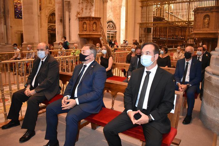 El vicepresidente regional asiste a la misa funeral en honor a las víctimas de la Covid-19 en la Catedral de Cuenca