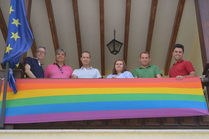 El Ayuntamiento de Mota del Cuervo coloca este miércoles la bandera arcoiris