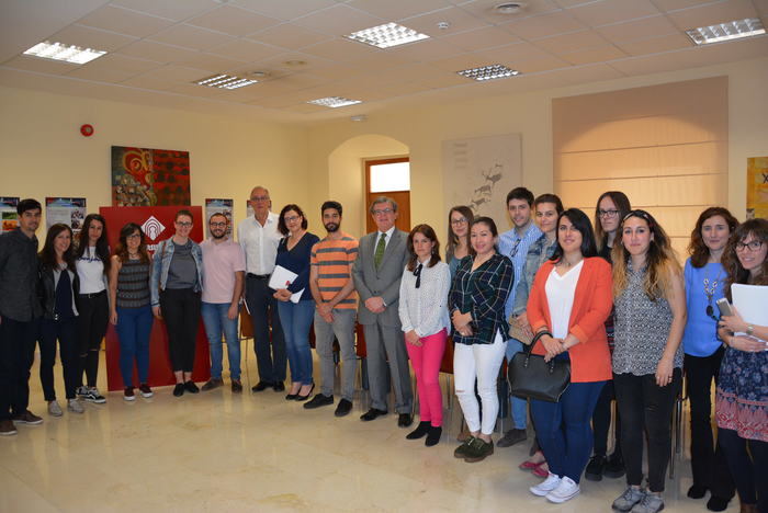 Doce estudiantes de la UCLM trabajarán en cooperación al desarrollo en África y América Latina