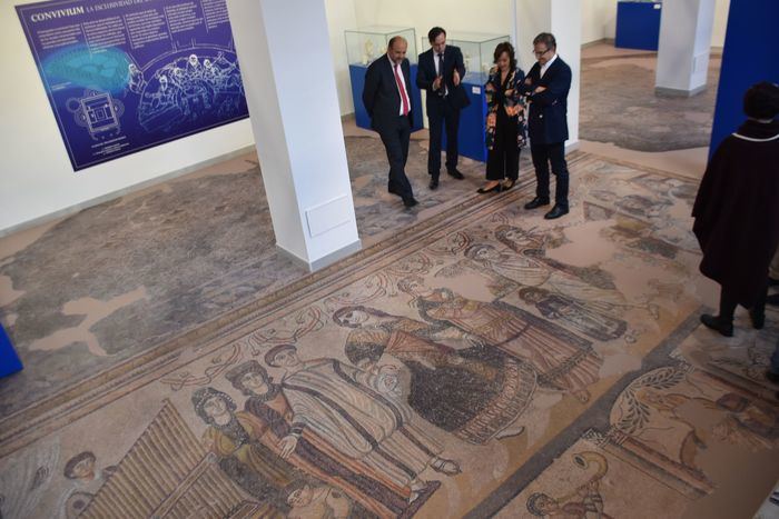 Una exposición muestra los impresionantes mosaicos y esculturas del yacimiento romano de Noheda