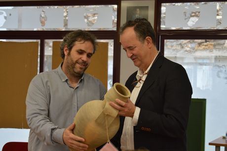 Representantes de la Real Maestranza de Ronda visitan Mota del Cuervo para conocer su alfarería