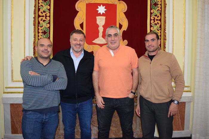 La Junta Directiva del A Palos se reúne con el alcalde de Cuenca, Dario Dolz
