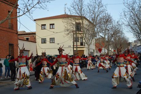 El carnaval convierte las calles de Mota en un espectáculo al aire libre