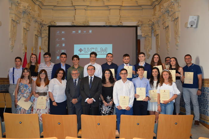 La UCLM y la Junta reconocen el trabajo de los alumnos con mejores resultados en la EvAU de junio