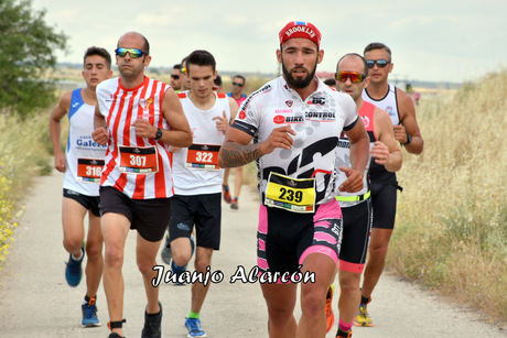 Antonio Cerezo y Cristina Belmar se impusieron en el V Duatlón Cross Villamayor de Santiago