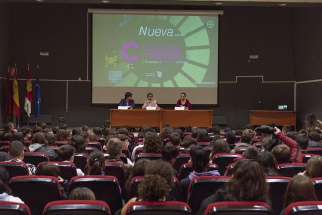 Los monólogos científicos Cuestión de Ciencia vuelven a Cuenca para escuchar las propuestas de los jóvenes a los retos de sostenibilidad 