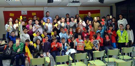 Alumnos del colegio público “Casablanca” celebran el Día de la Constitución