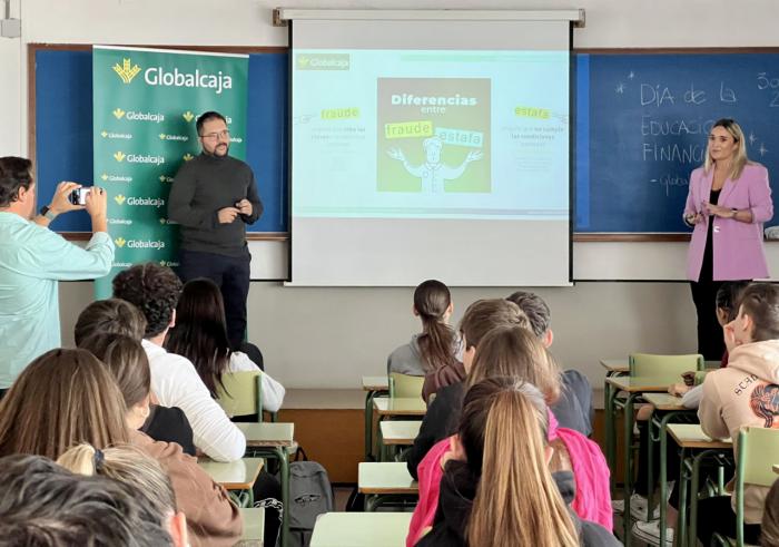 Globalcaja imparte un taller de prevención de fraudes online a 60 jóvenes con motivo del Día de la Educación Financiera