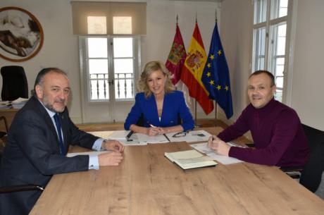 El presidente del Colegio de Médicos de Cuenca se reúne con diversos cargos de Cuenca con motivo del 125 aniversario del ICOMCU