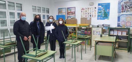 Junta y Ayuntamiento de Villaconejos del Trabaque colaboran en la modernización y mejora de las instalaciones del colegio público