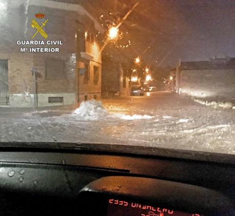 Rescatada una familia atrapada en su vehículo debido a las fuertes lluvias producidas en La Solana