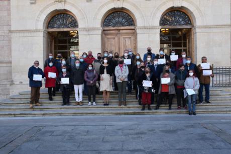 La Diputación y la Junta entregan los certificados de profesionalidad a las personas que han completado los RECUAL