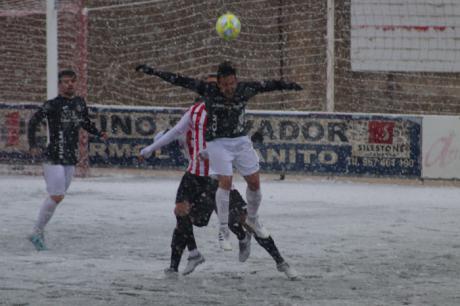 El Atlético Ibañés-Conquense aplazados por la nevada