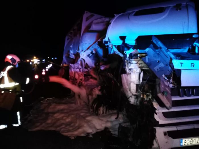 Tres camiones implicados en un accidente en la A-3 a la altura de Villares del Saz