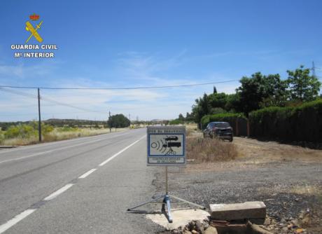 Investigan a dos conductores por circular a más del doble de la velocidad permitida