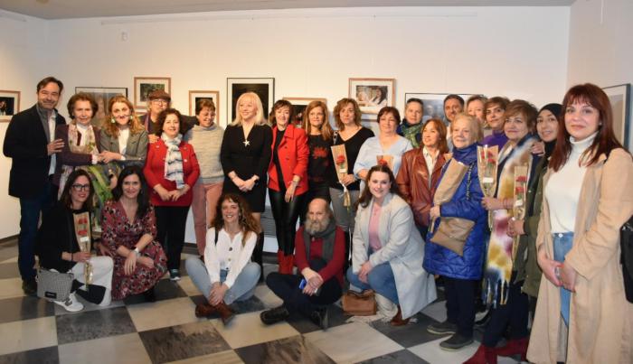 37 mujeres de Cuenca son homenajeadas por su trabajo en una exposición única