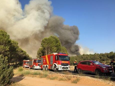 Cuesta felicita a los bomberos de la Diputación por su “buen hacer y profesionalidad” en la extinción del incendio de Campillo