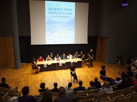 Mariscal da la bienvenida a los participantes del XVI Encuentro de Jóvenes Sordociegos de España