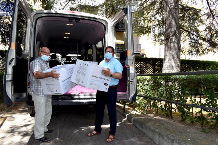 La Subdelegación del Gobierno ha iniciado el reparto de 90.000 mascarillas quirúrgicas para distribuir entre entidades locales y entidades sociales