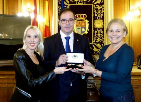 El Ayuntamiento de Miami entrega la Llave de la Ciudad al presidente de la Diputación de Cuenca