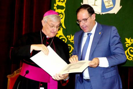 El Nuncio Apostólico en Ecuador, Andrés Carrascosa, recibe “con honor” el galardón Conquense Excelente 2018