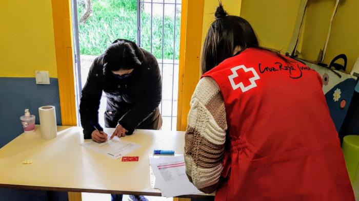 Cruz Roja conecta al Éxito Escolar a medio centenar de familias