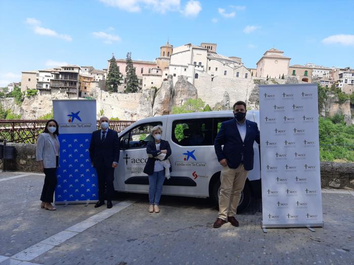 La AECC de Cuenca dispondrá de vehículo para sus proyectos solidarios gracias a la colaboración de Fundación “la Caixa” y Garaje Las Flores