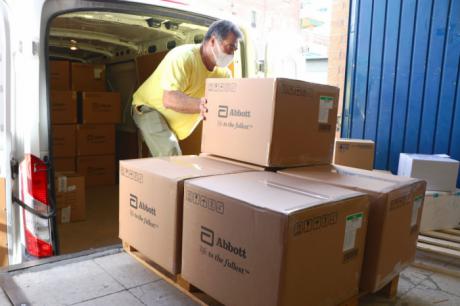 Sanidad ha enviado esta semana más de medio millón de artículos de protección a los centros sanitario