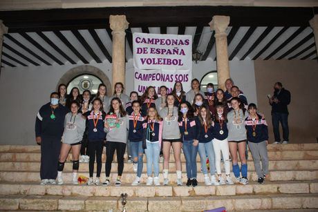 Las infantiles del Club de Voleibol Iniesta quedan campeonas de España en nivel 2