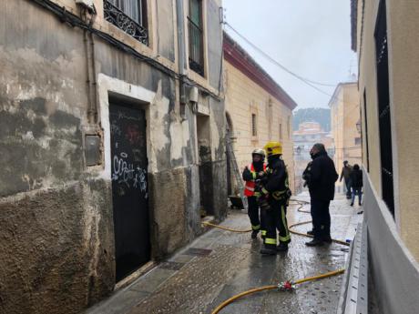Un incendio en una vivienda en el Casco Antiguo provoca el desalojo de 20 personas