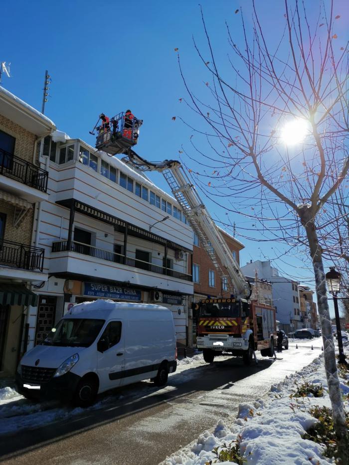 Los bomberos provinciales han realizado 112 intervenciones de prevención para evitar la caída de nieve y hielo