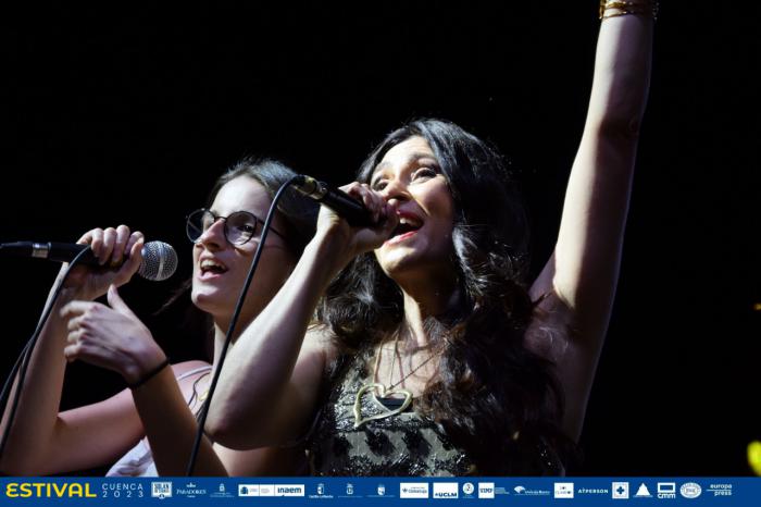 Los directos de Marilia y Paula Serrano se imponen a la lluvia y dejan una mágica noche de Estival