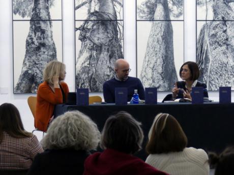 La Fundación Antonio Pérez acogió ayer la presentación del libro Inesperadas una antología de poetas de Paula Carbonell