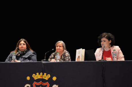 Ana Muela y Manuel Vilas transmiten la importancia de la lectura a los adolescentes en un encuentro en San Clemente