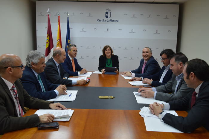 La consejera de Economía, Patricia Franco, se reúne con representantes de la Federación de Empresarios de Transporte de Castilla-La Mancha