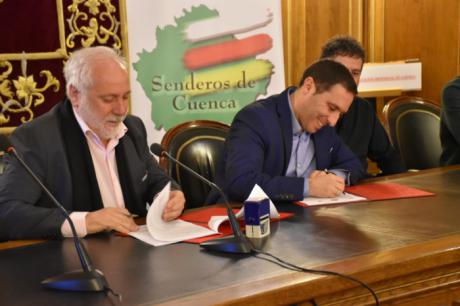 La Diputación renueva el convenio con la Federación de Montaña para el desarrollo del programa ‘Senderos de Cuenca’