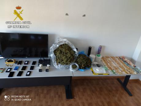 La Guardia Civil detiene a 10 personas e investiga a otras 5 por tráfico de drogas