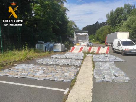 La Guardia Civil intercepta en San Sebastián un camión con 263 kilos de marihuana