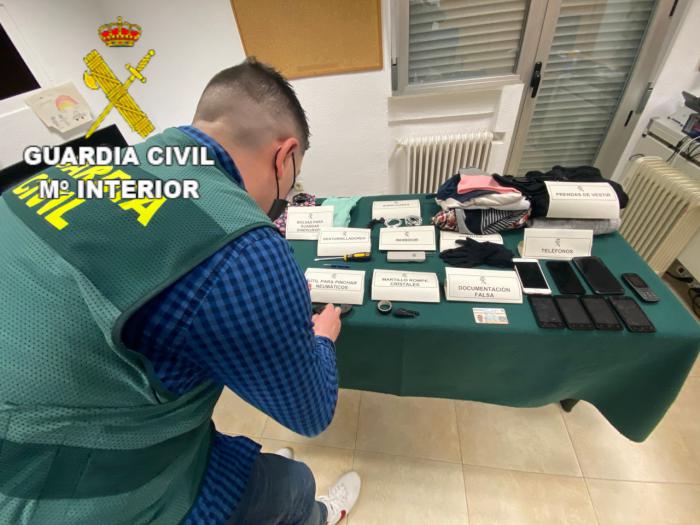 Detenidas cuatro personas en Tarancon por delitos de falsedad documental, contra la seguridad del trafico y tentativa de hurto