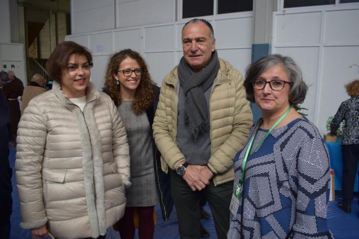 López Carrizo destaca el esfuerzo de la Asociación Arco de la Malena por “mantener vivo el encaje de bolillos”