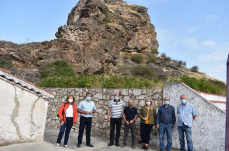 Junta y Ayuntamiento de Huelamo acometerán obras de consolidación e iluminación en el castillo para que sea “punto de atracción de turismo”