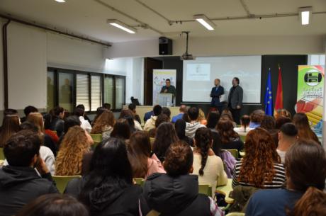 Alumnado del IES ‘Lorenzo Hervás y Panduro’ se forma en técnicas de investigación genética con el doctor Lluis Montoliu