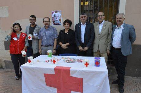 El delegado de la Junta traslada al apoyo del Gobierno regional a Cruz Roja Cuenca en el Día de la Banderita