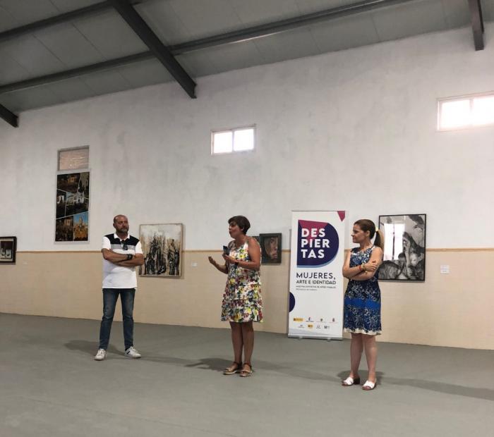 El Salón Cultural ´Curva del Zésar´ de Torrubia del Campo acoge la muestra ´Despiertas. Mujeres, Arte e Identidad´ 