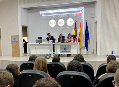 Estudiantes de la ciudad de Cuenca y de Quintanar del Rey participan en el I Encuentro de Cómic ´Día de la viñeta´ dentro de Cuenca Lee