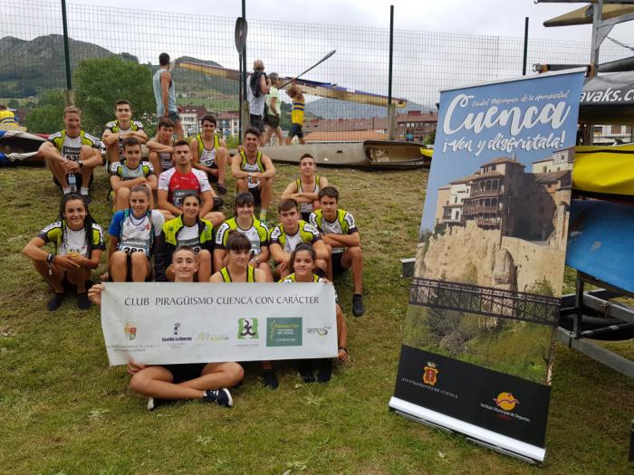 El Club Piragüismo Cuenca con Carácter muestra su destreza en el Descenso Internacional del río Sella.