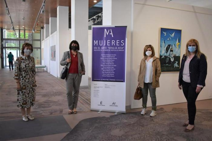 La Sala Iberia acoge una actividad educativa artística dentro de la VI Muestra ´Mujeres en el arte Amalia Avia´