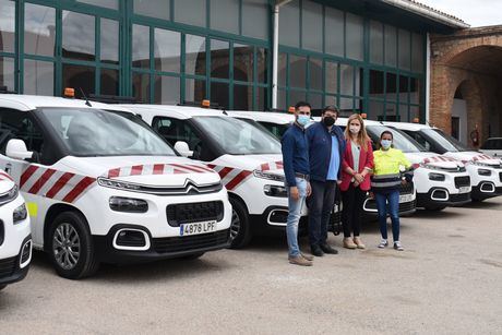 Se incorporan seis nuevas furgonetas para las brigadas de carreteras de la provincia