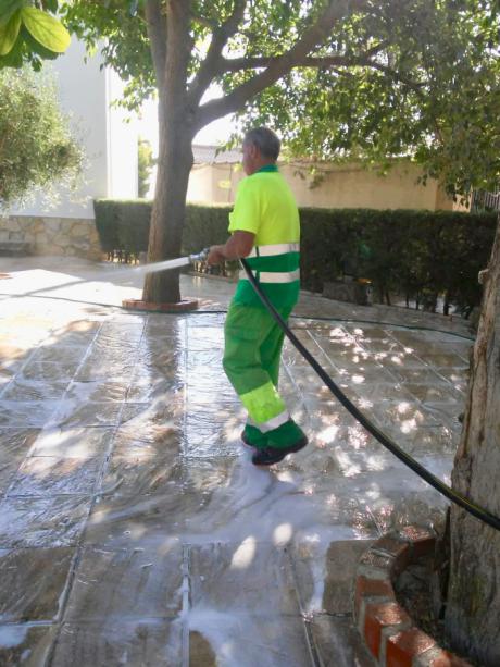 El Ayuntamiento de Tarancón y FCC realiza un plan especial de limpieza en Tarancón